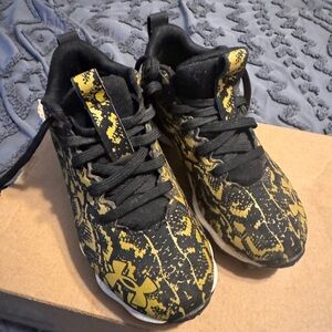 Under Armour Kids Black and Yellow Graphic Athletic Sneakers
